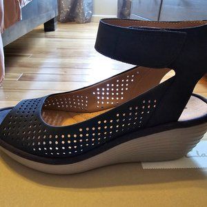 Clarks Navy Sandals/Slides